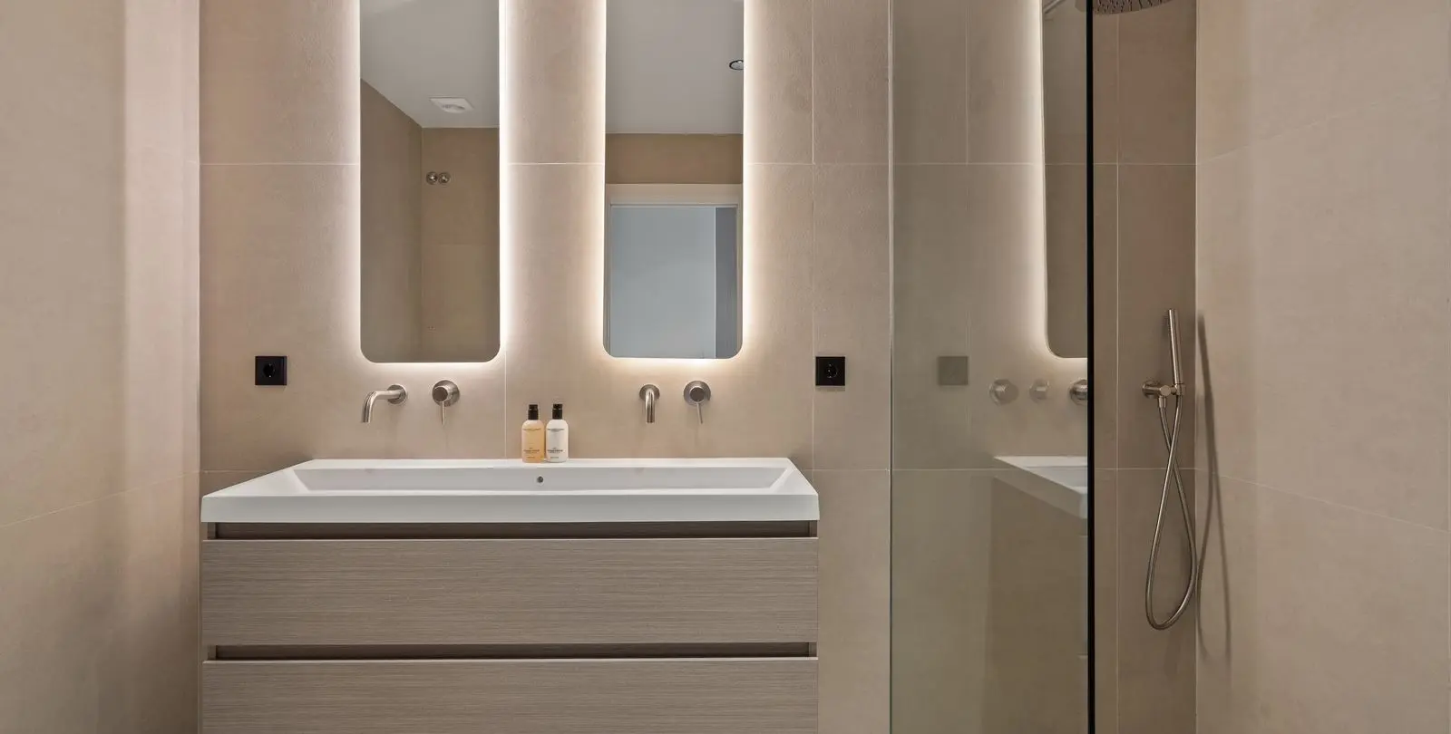 Venta de apartamento en planta media en Benahavís 24
