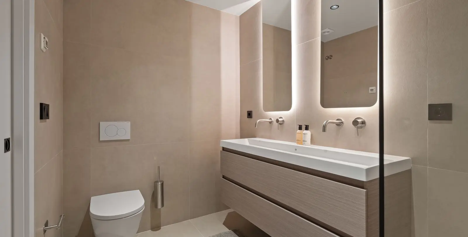 Venta de apartamento en planta media en Benahavís 25