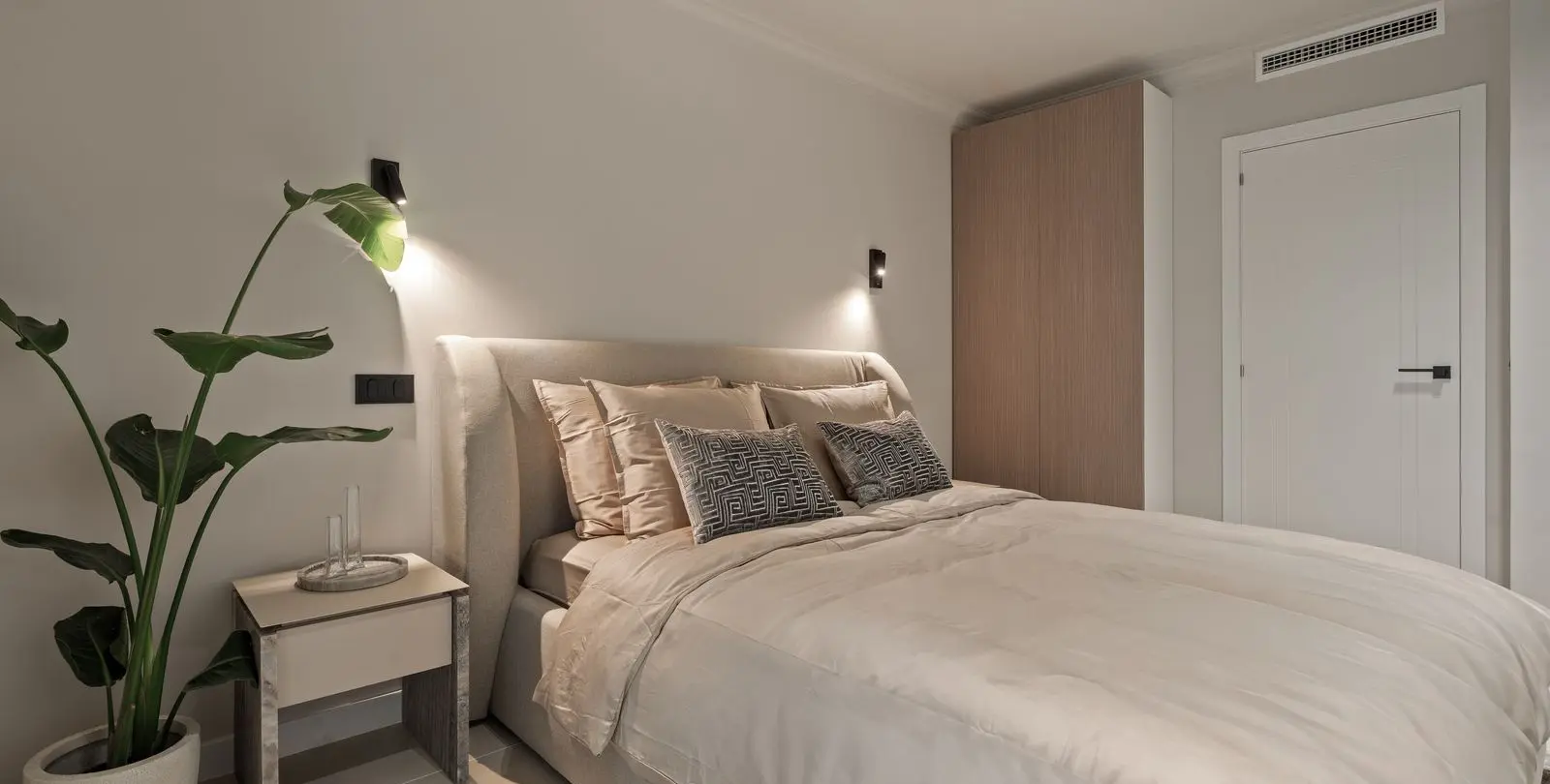 Venta de apartamento en planta media en Benahavís 27