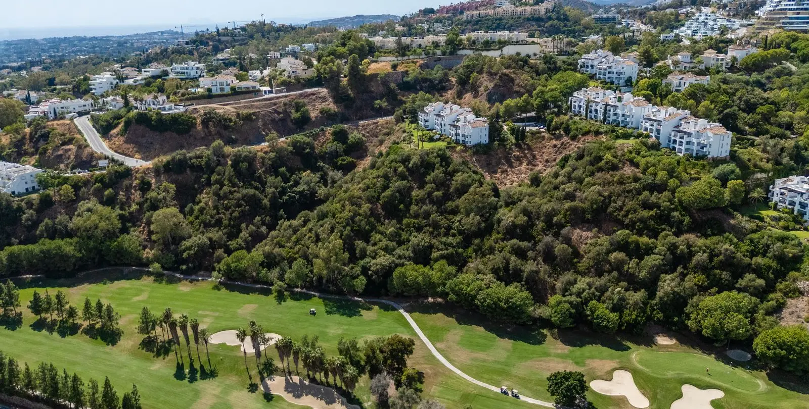 Venta de apartamento en planta media en Benahavís 32