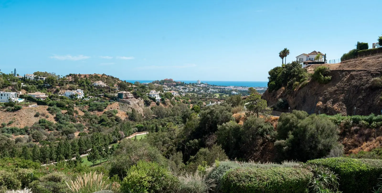 Venta de apartamento en planta media en Benahavís 33