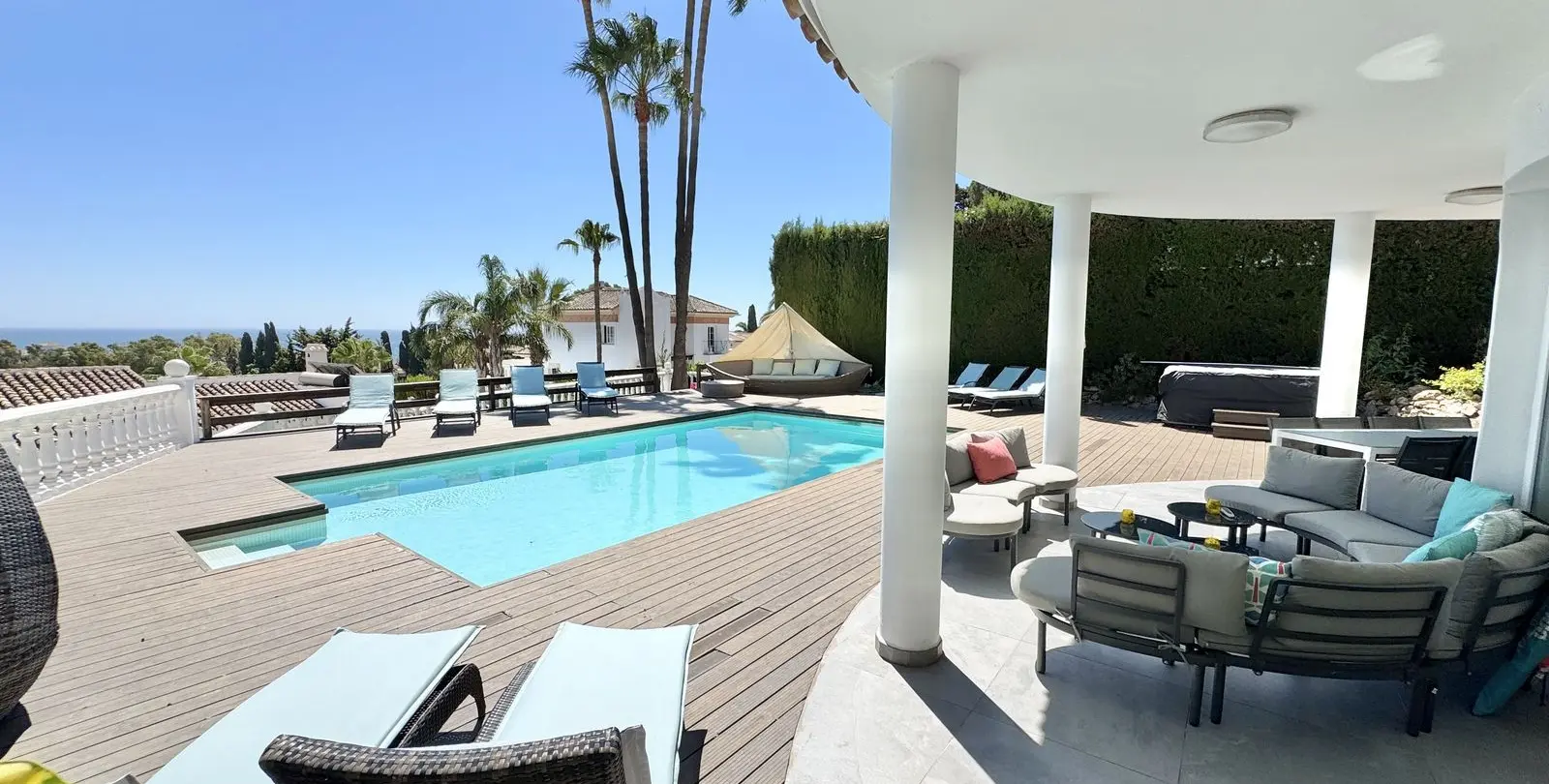 Продажа  отдельно стоящей виллы в La Cala de Mijas 1
