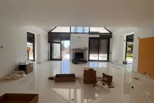 Image 6 thumb