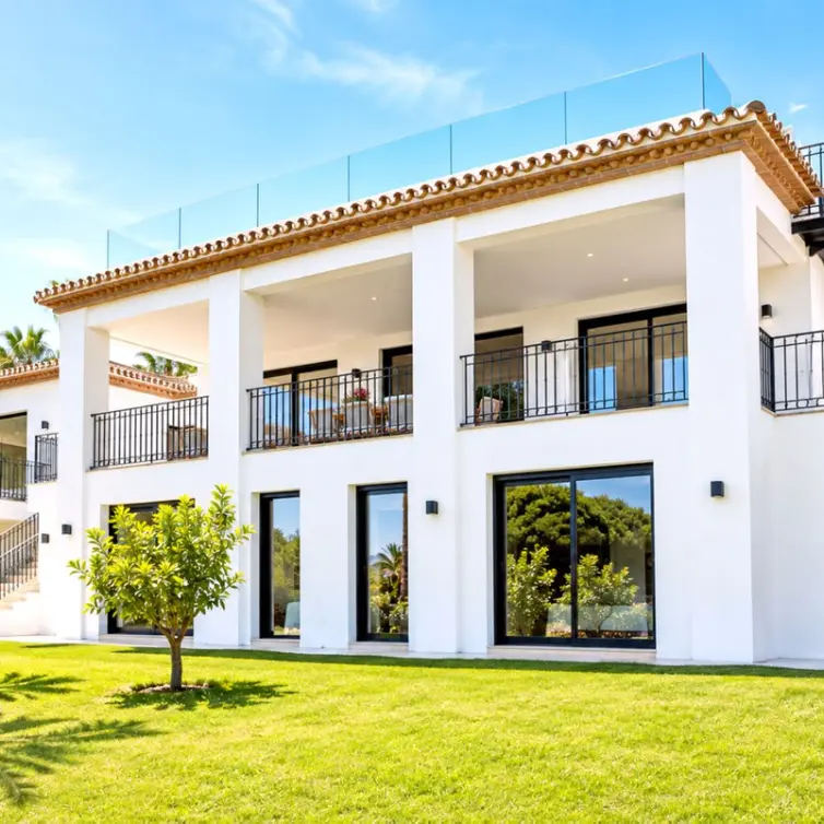 Long-term rent of detached villa in Nueva Andalucía