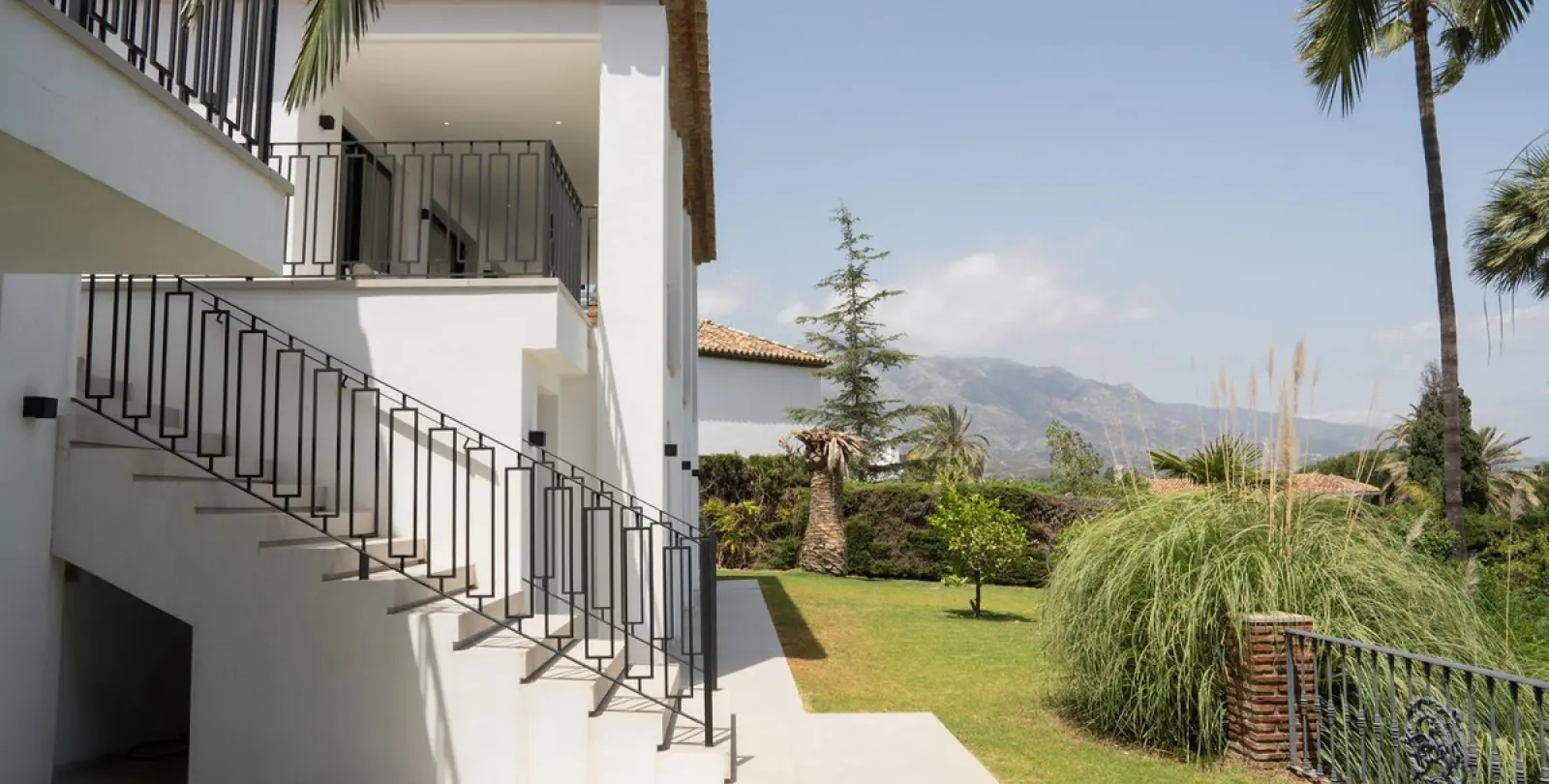 Long-term rent of detached villa in Nueva Andalucía 20