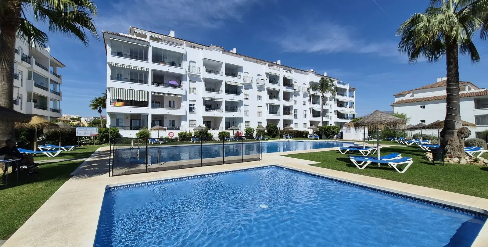 Venta de apartamento en planta media en Miraflores 1