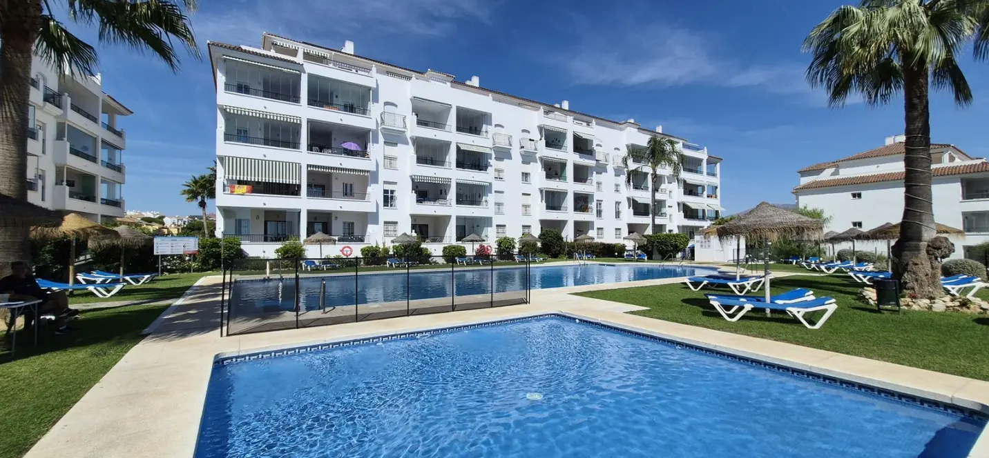 Venta de apartamento en planta media en Miraflores 0