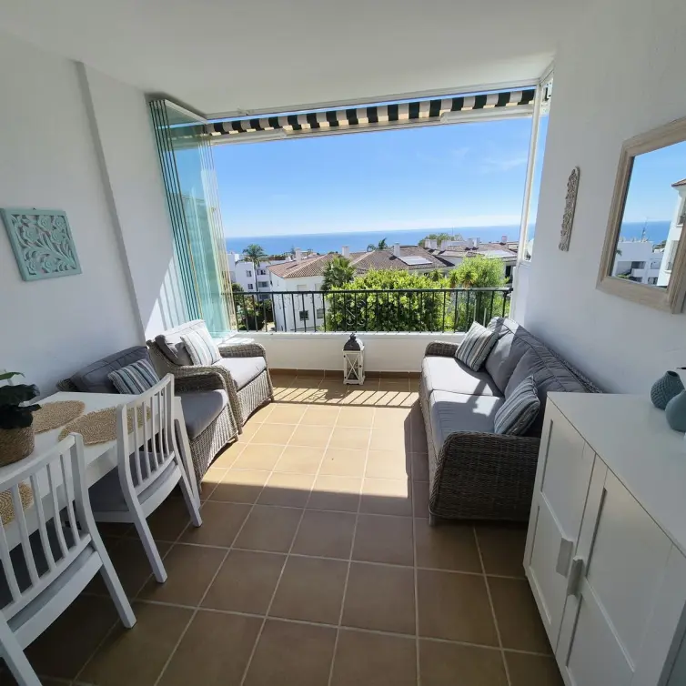 Venta de apartamento en planta media en Miraflores