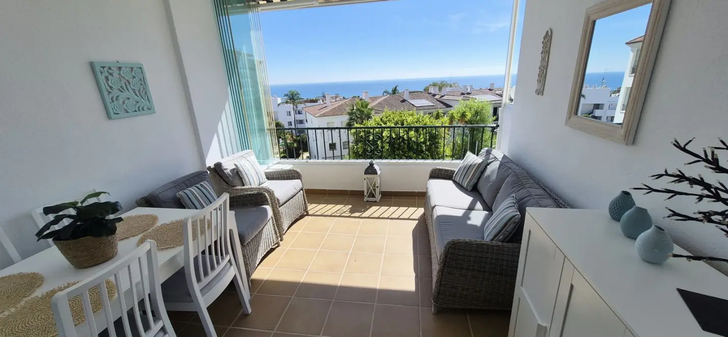 Venta de apartamento en planta media en Miraflores 1