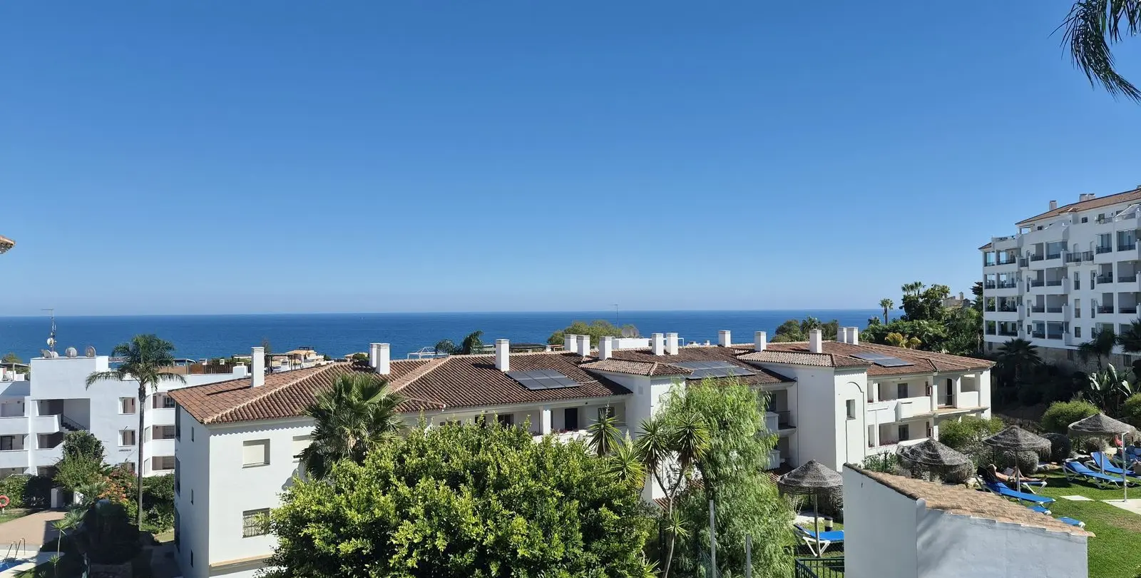 Venta de apartamento en planta media en Miraflores 3