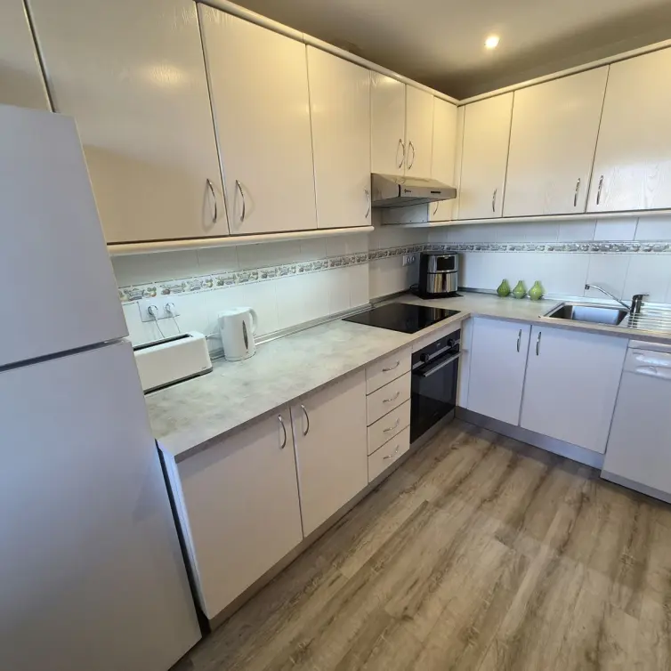 Venta de apartamento en planta media en Miraflores