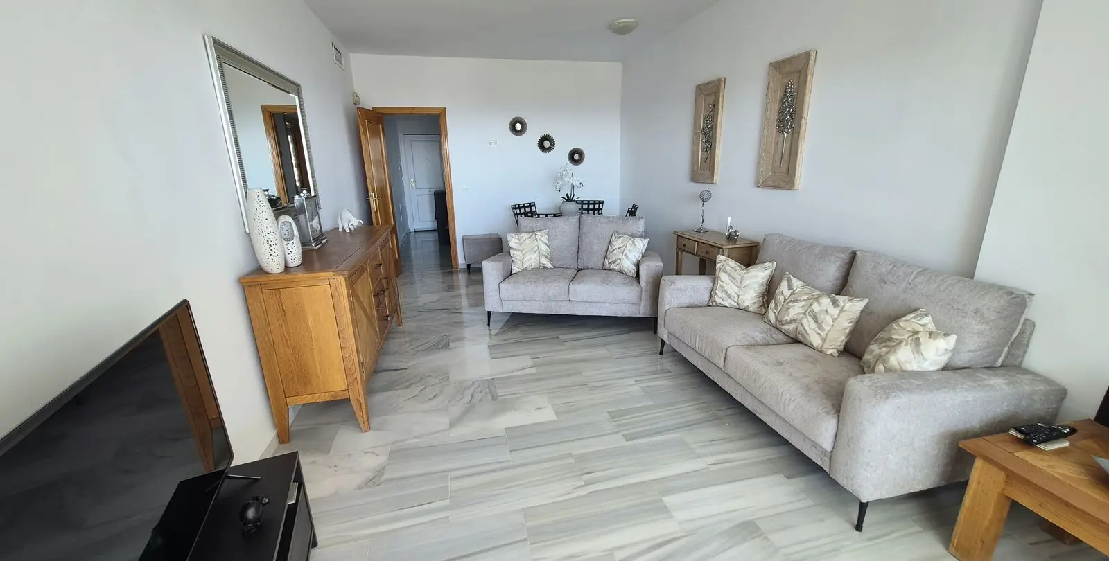 Venta de apartamento en planta media en Miraflores 6