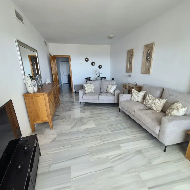 Venta de apartamento en planta media en Miraflores
