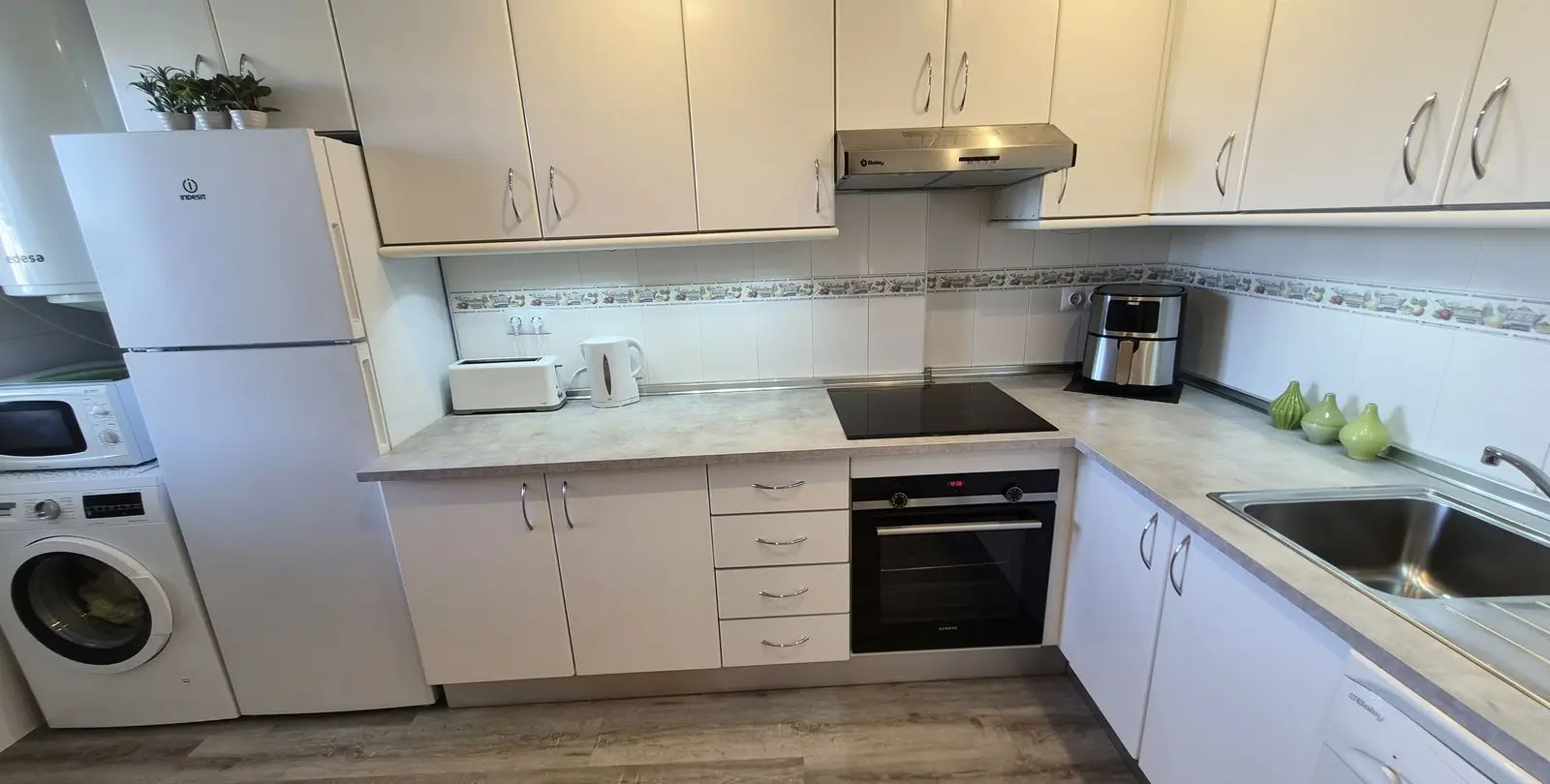 Venta de apartamento en planta media en Miraflores 10
