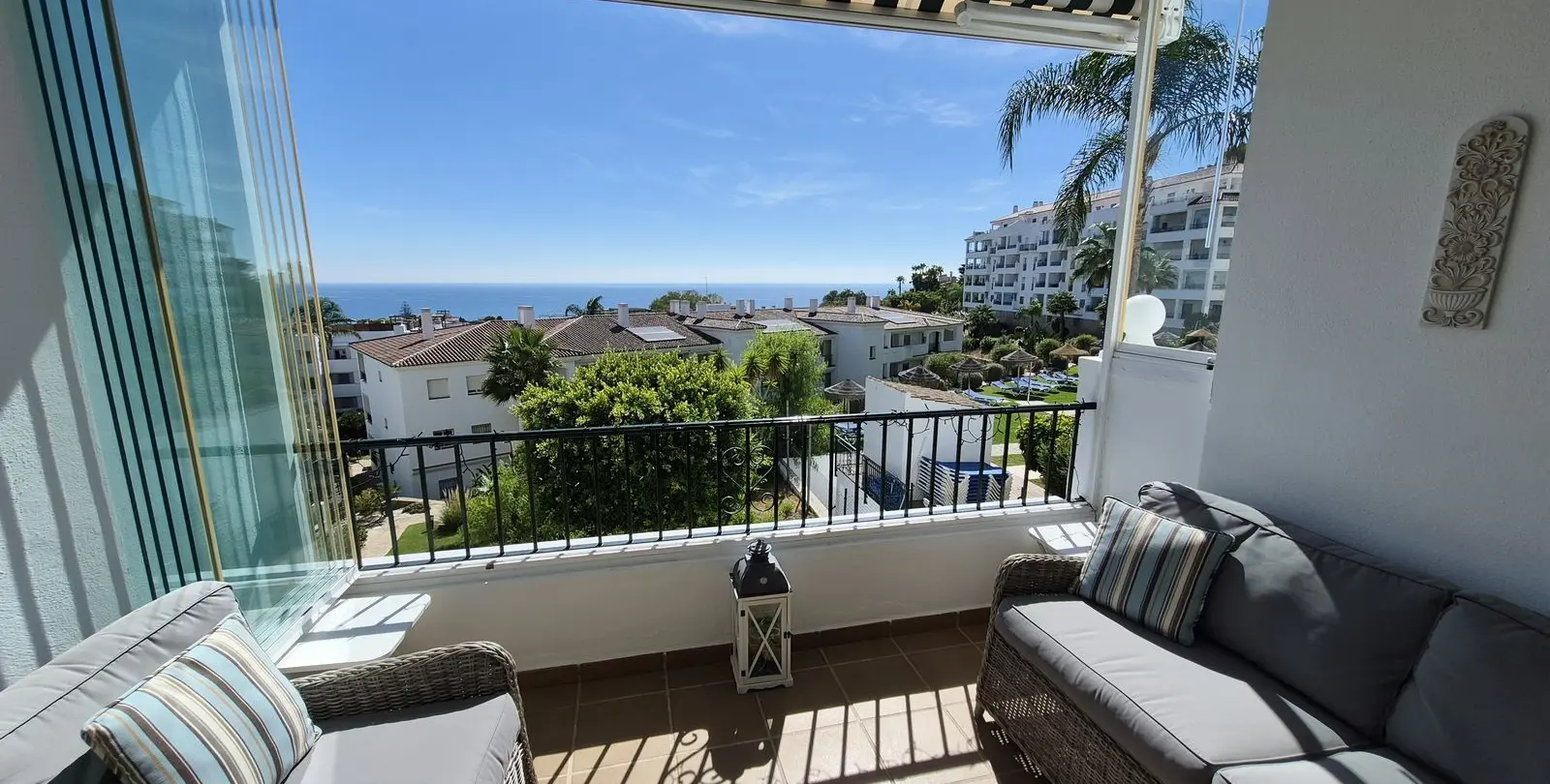 Venta de apartamento en planta media en Miraflores 12