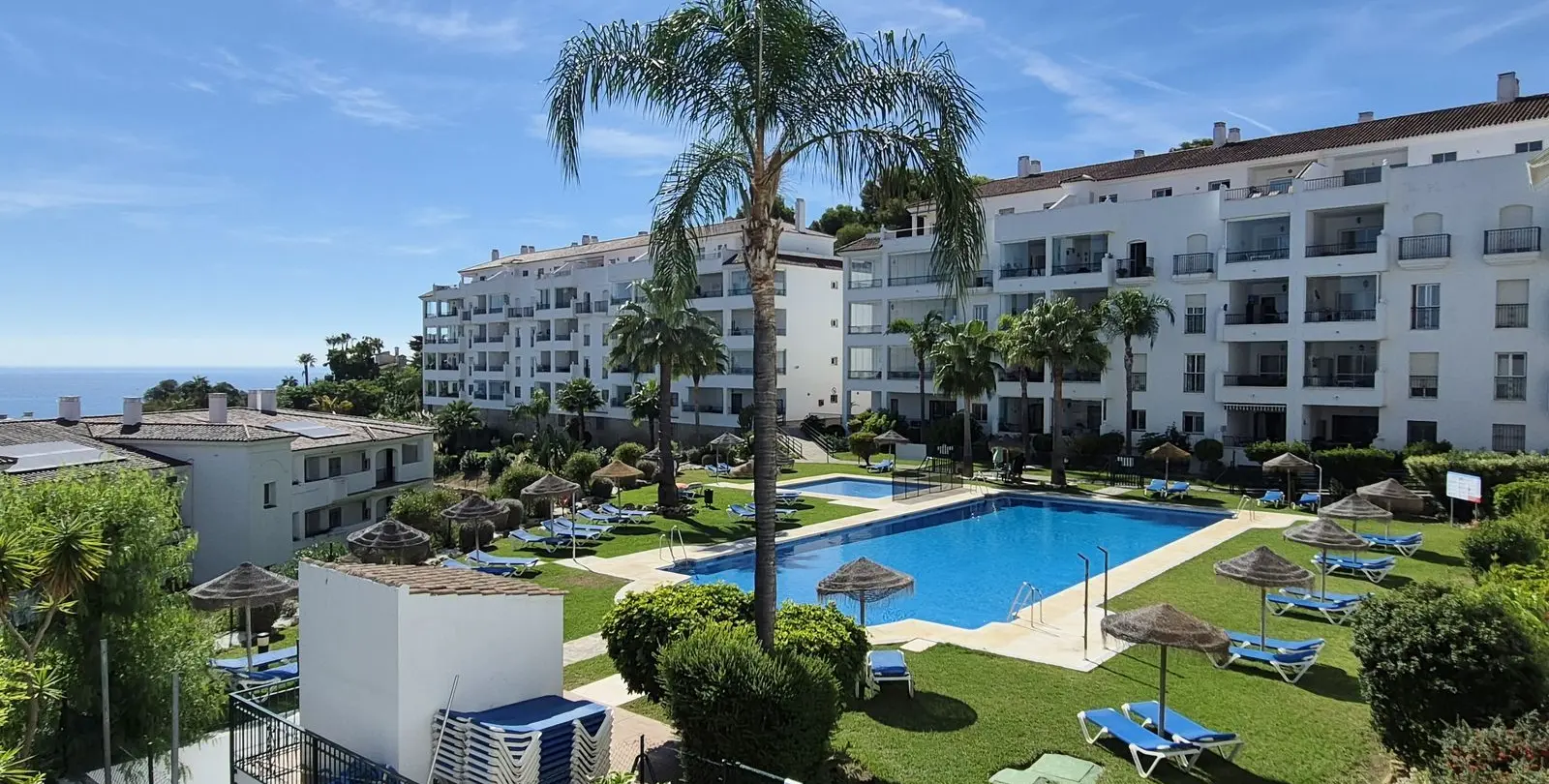 Venta de apartamento en planta media en Miraflores 15