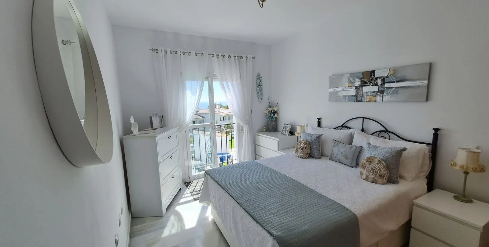 Venta de apartamento en planta media en Miraflores 17