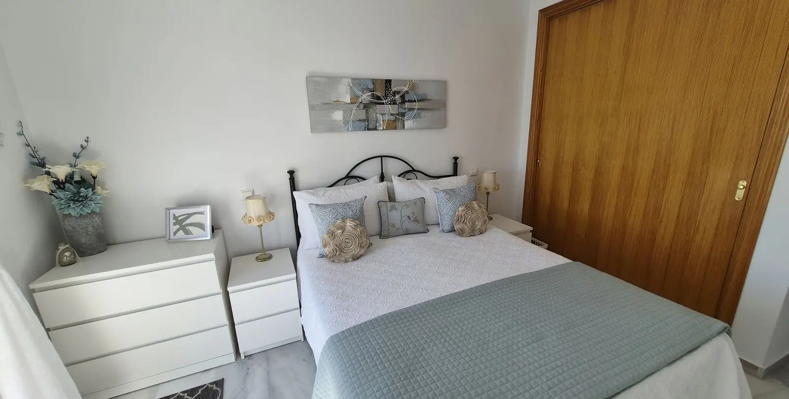 Venta de apartamento en planta media en Miraflores 18