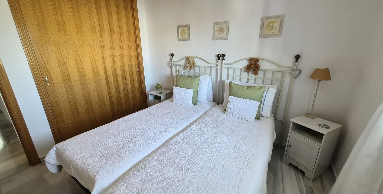 Venta de apartamento en planta media en Miraflores 22