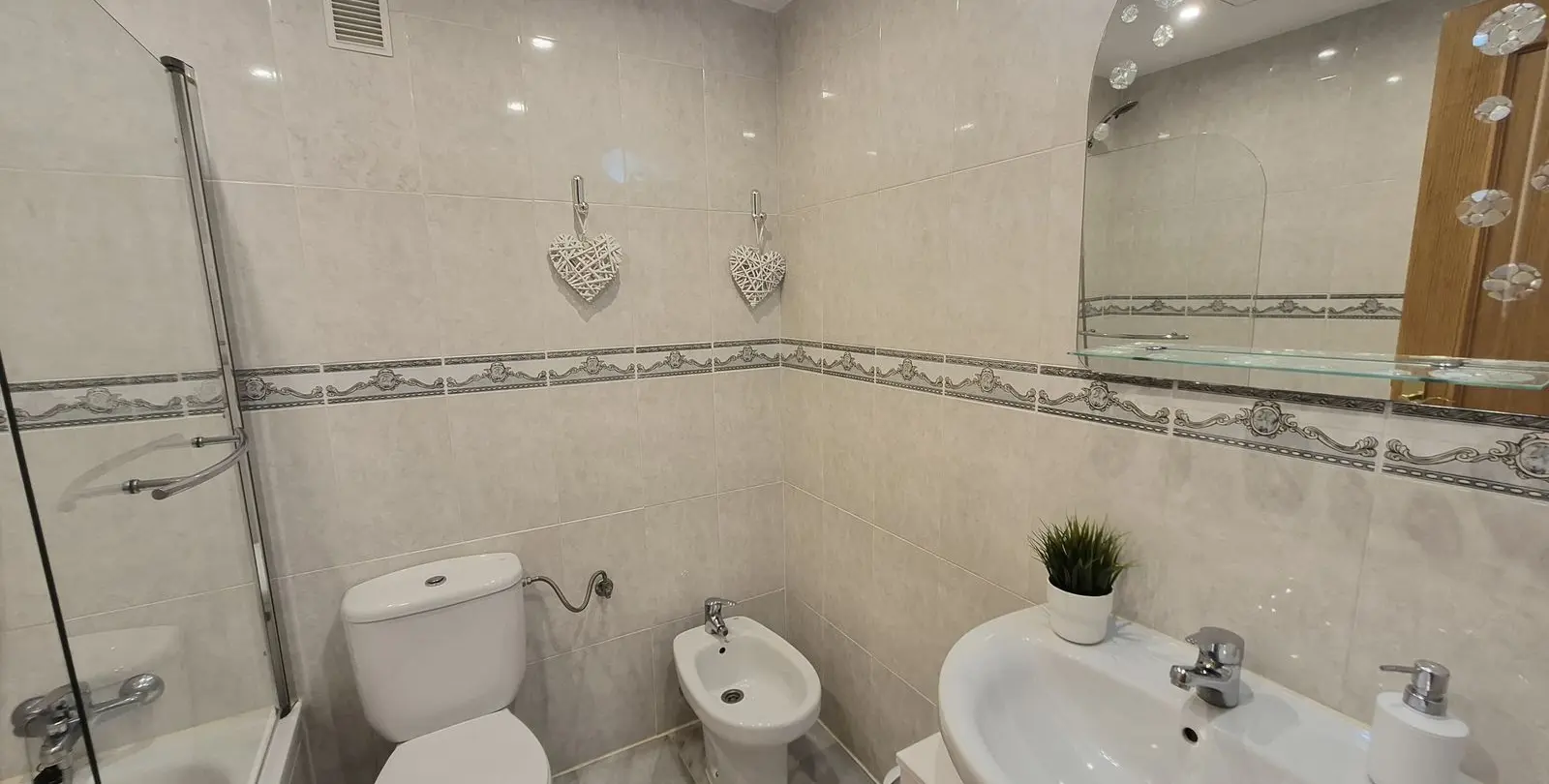 Venta de apartamento en planta media en Miraflores 24