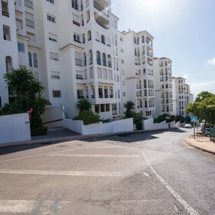 Venta de apartamento en planta media en Estepona