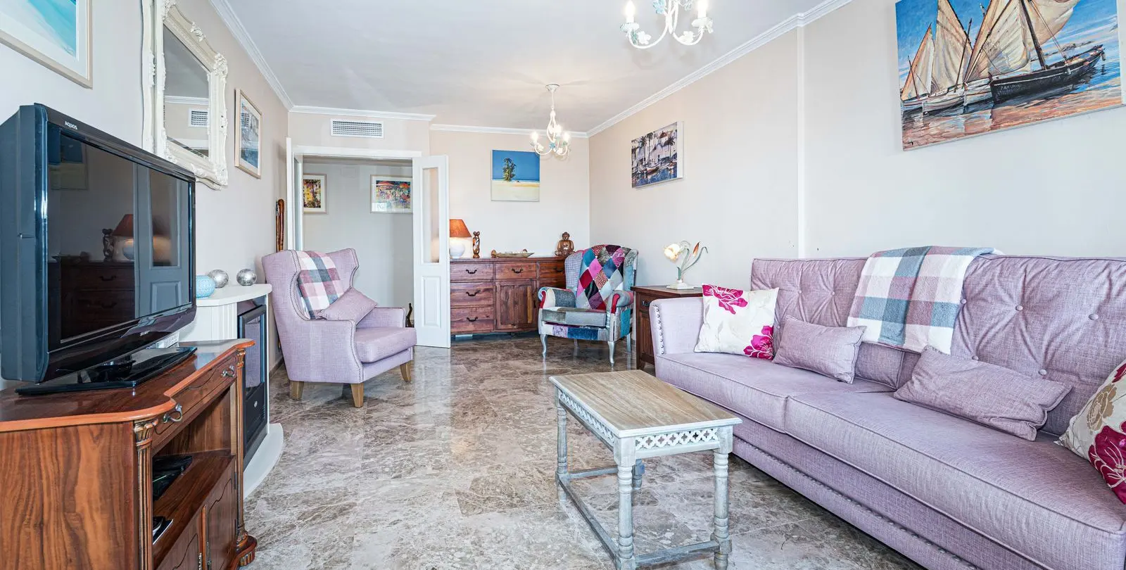 Venta de apartamento en planta media en Estepona 3
