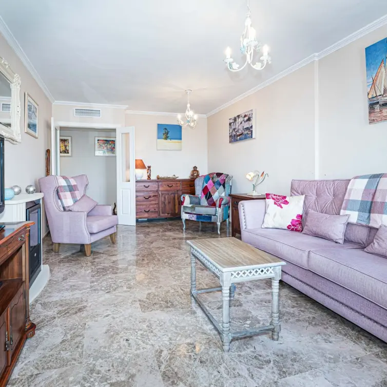 Venta de apartamento en planta media en Estepona