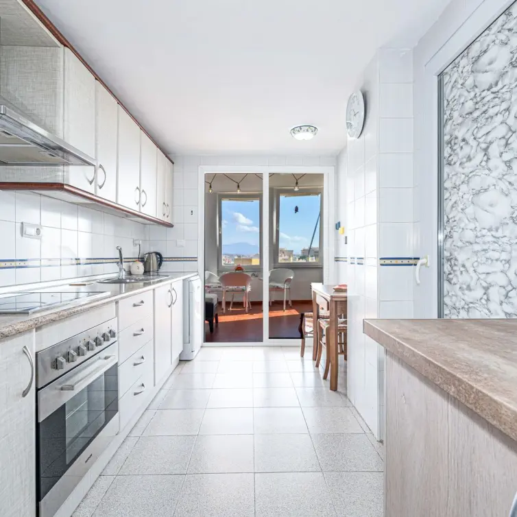Venta de apartamento en planta media en Estepona