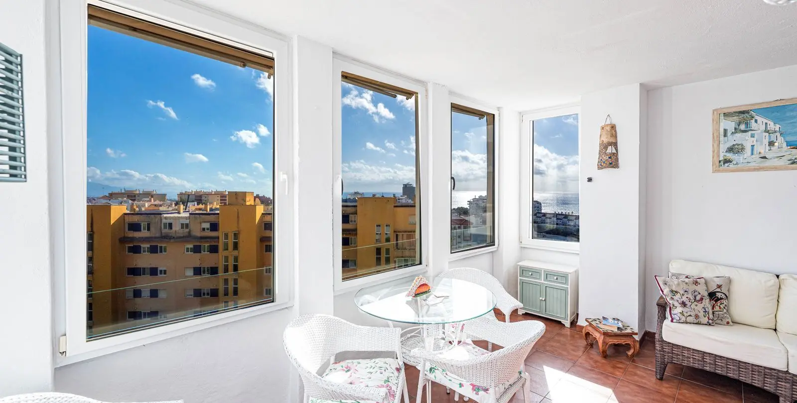 Venta de apartamento en planta media en Estepona 5