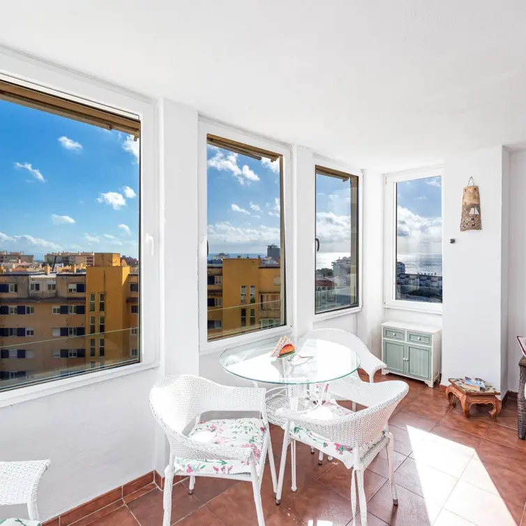 Venta de apartamento en planta media en Estepona