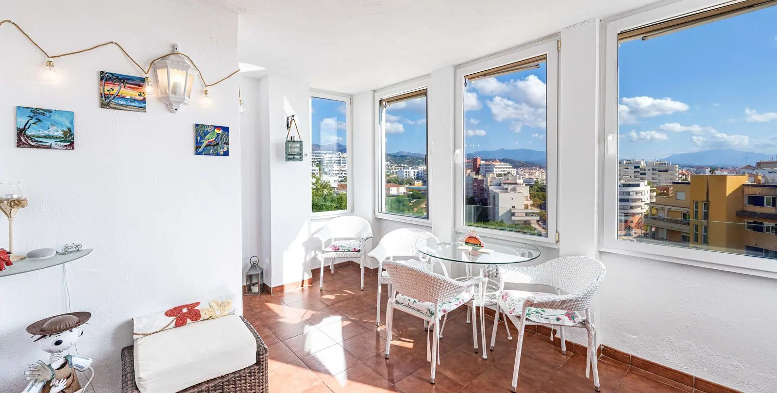 Venta de apartamento en planta media en Estepona 6