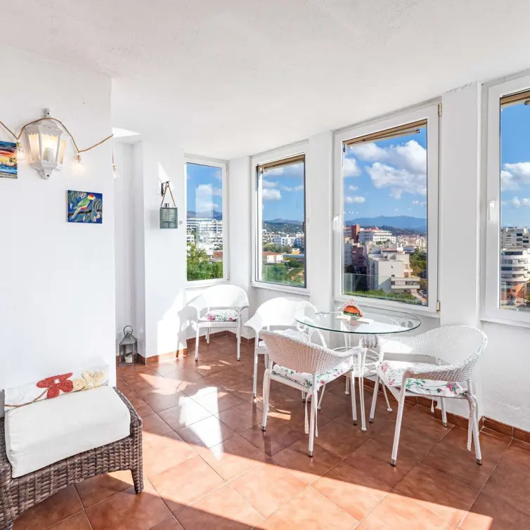 Venta de apartamento en planta media en Estepona