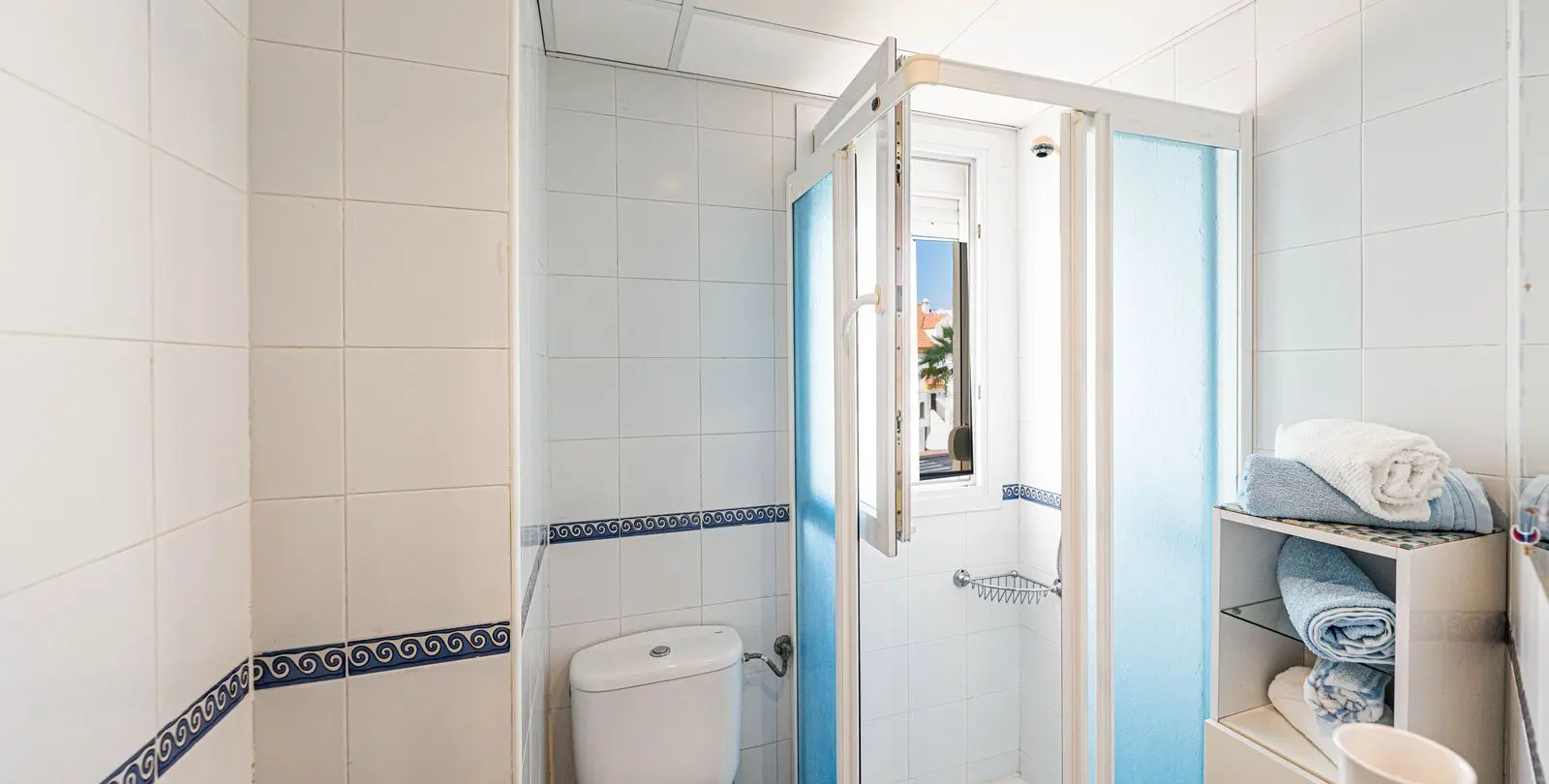 Venta de apartamento en planta media en Estepona 13