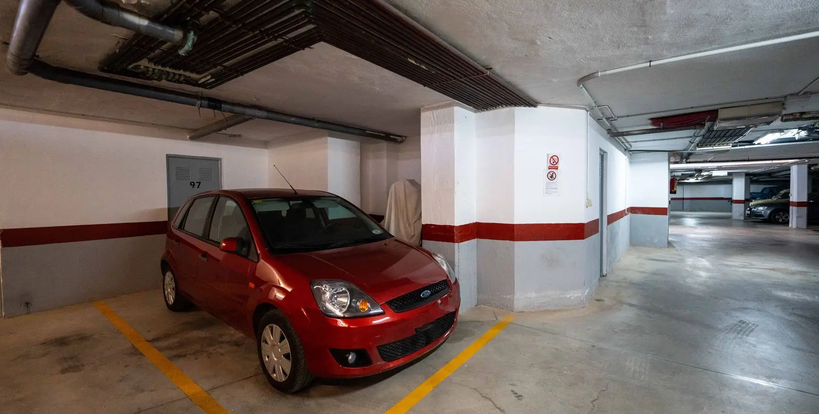 Venta de apartamento en planta media en Estepona 16