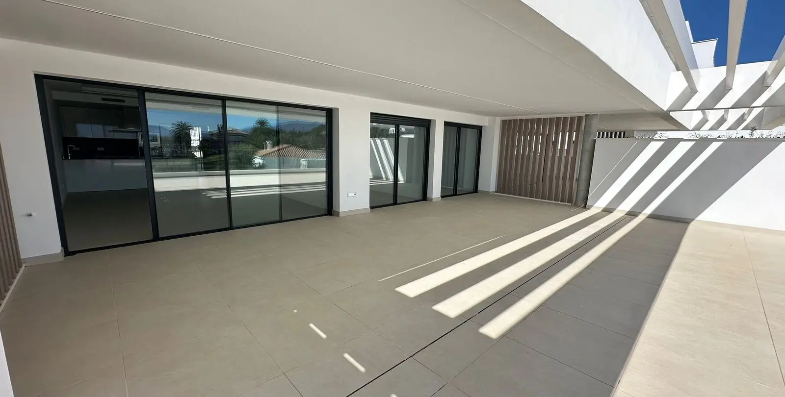 Продажа апартаментов на среднем этаже в Estepona 1
