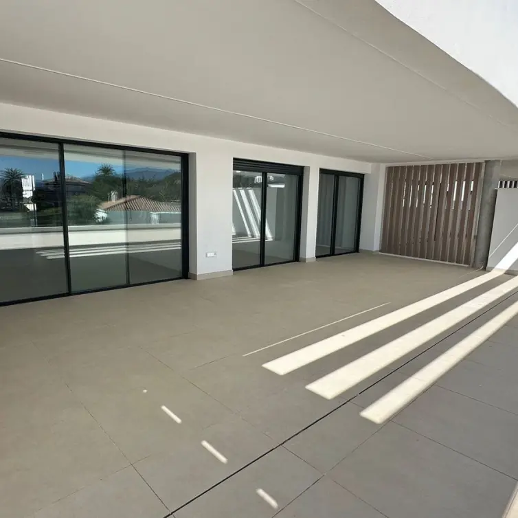Venta de apartamento en planta media en Estepona