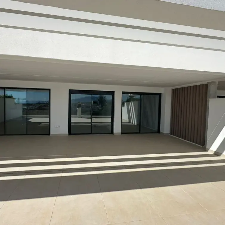 Venta de apartamento en planta media en Estepona