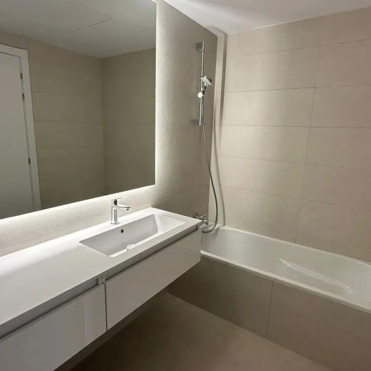Venta de apartamento en planta media en Estepona