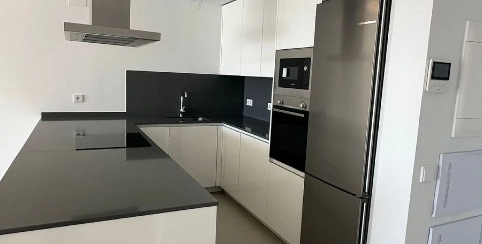 Продажа апартаментов на среднем этаже в Estepona 4