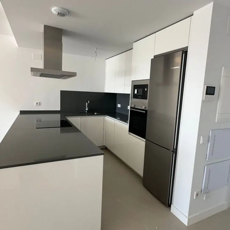 Venta de apartamento en planta media en Estepona