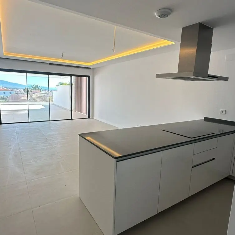 Venta de apartamento en planta media en Estepona