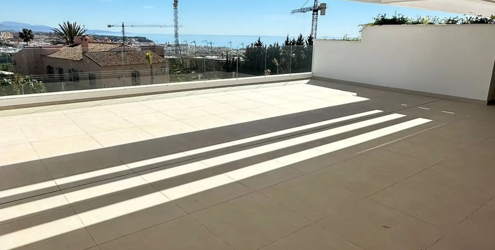 Продажа апартаментов на среднем этаже в Estepona 6