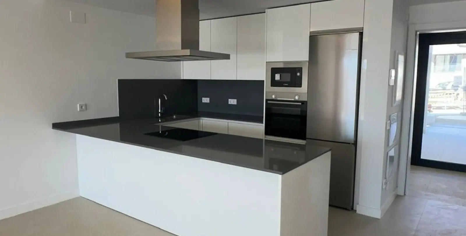 Продажа апартаментов на среднем этаже в Estepona 7