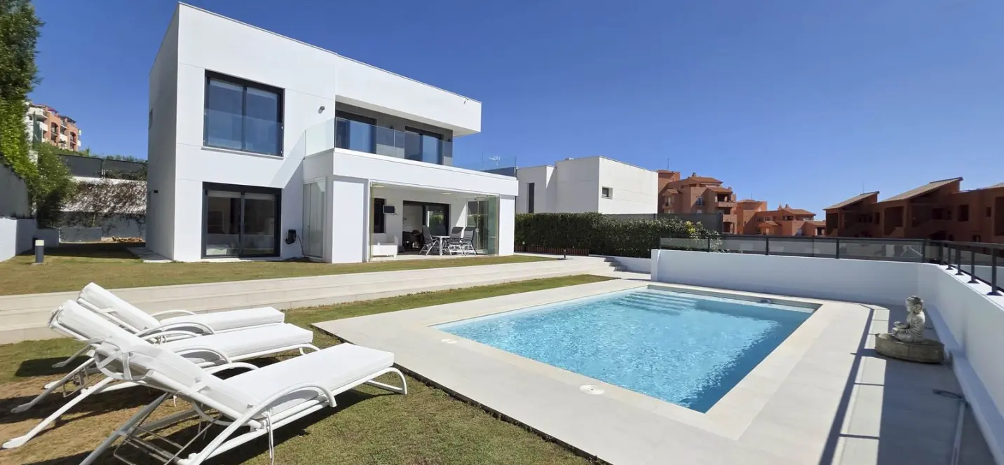 Venta de villa independiente en La Duquesa 0