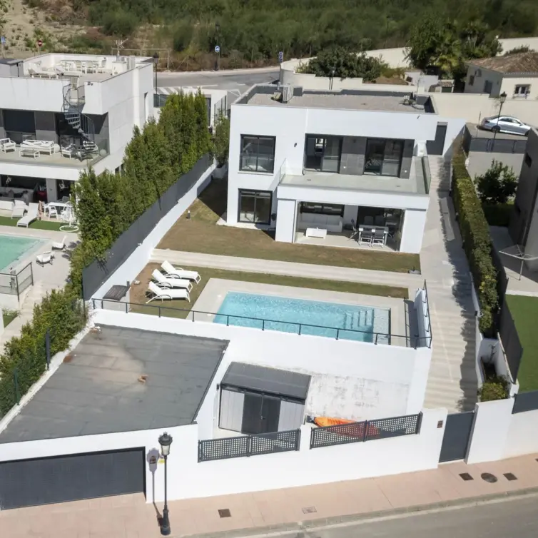 Venta de villa independiente en La Duquesa