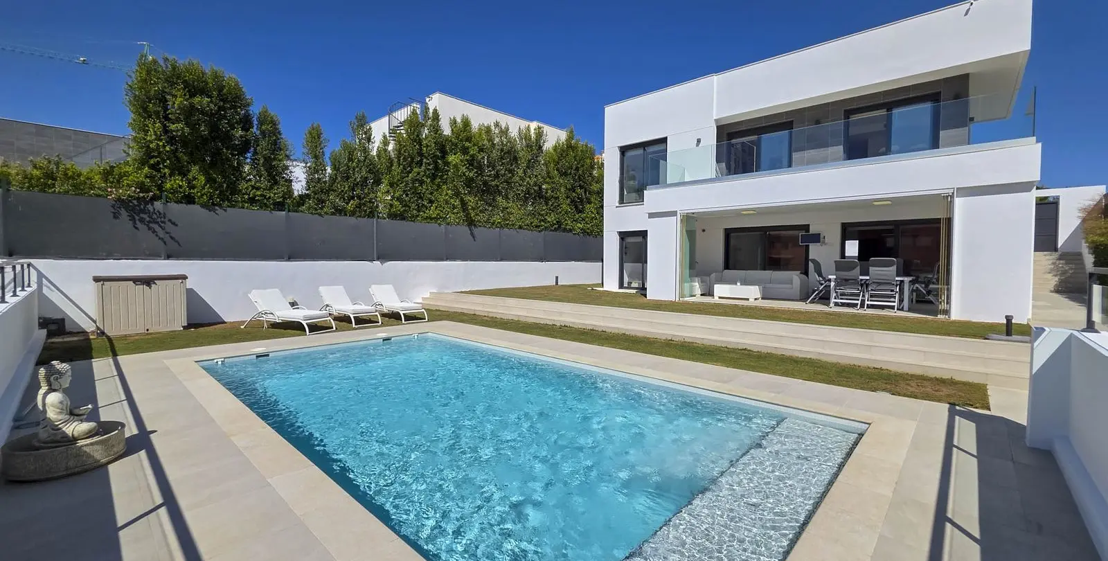 Venta de villa independiente en La Duquesa 3
