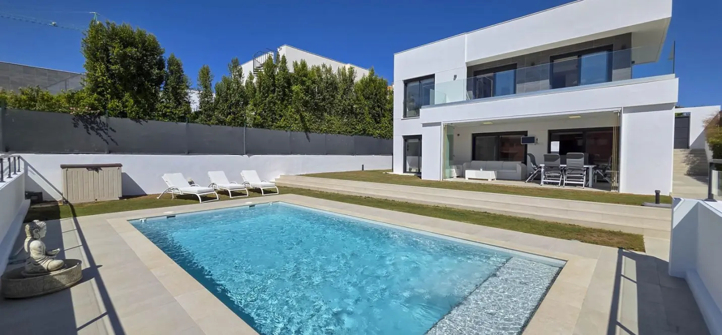 Venta de villa independiente en La Duquesa 2
