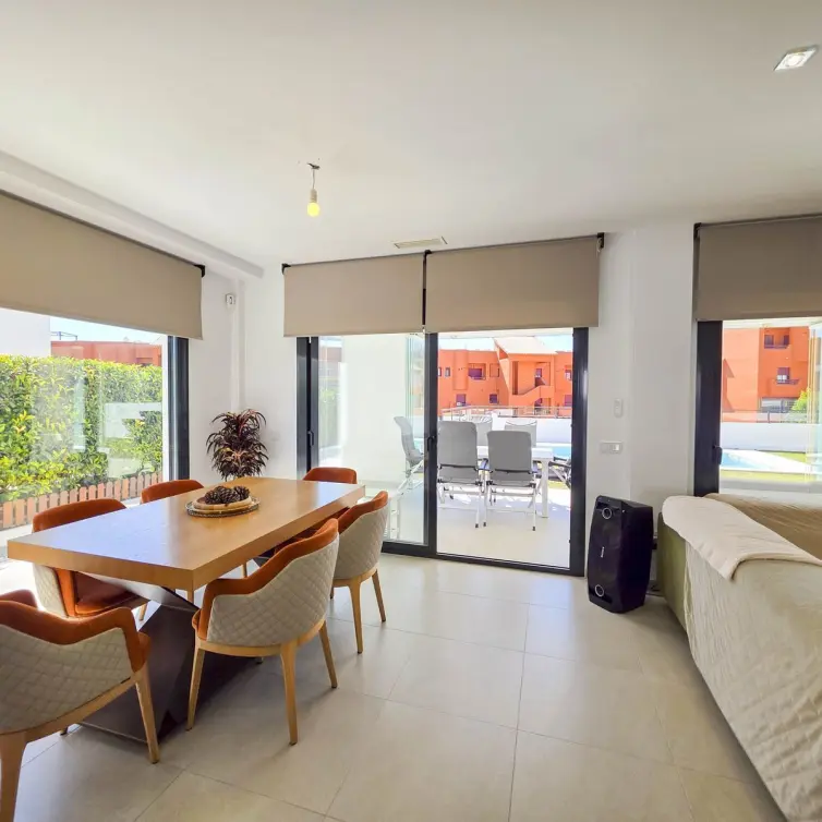 Venta de villa independiente en La Duquesa