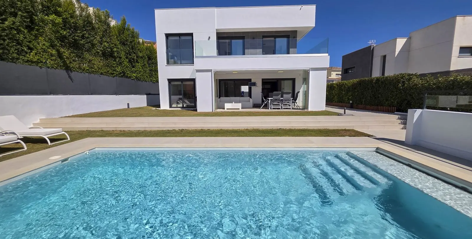 Venta de villa independiente en La Duquesa 25