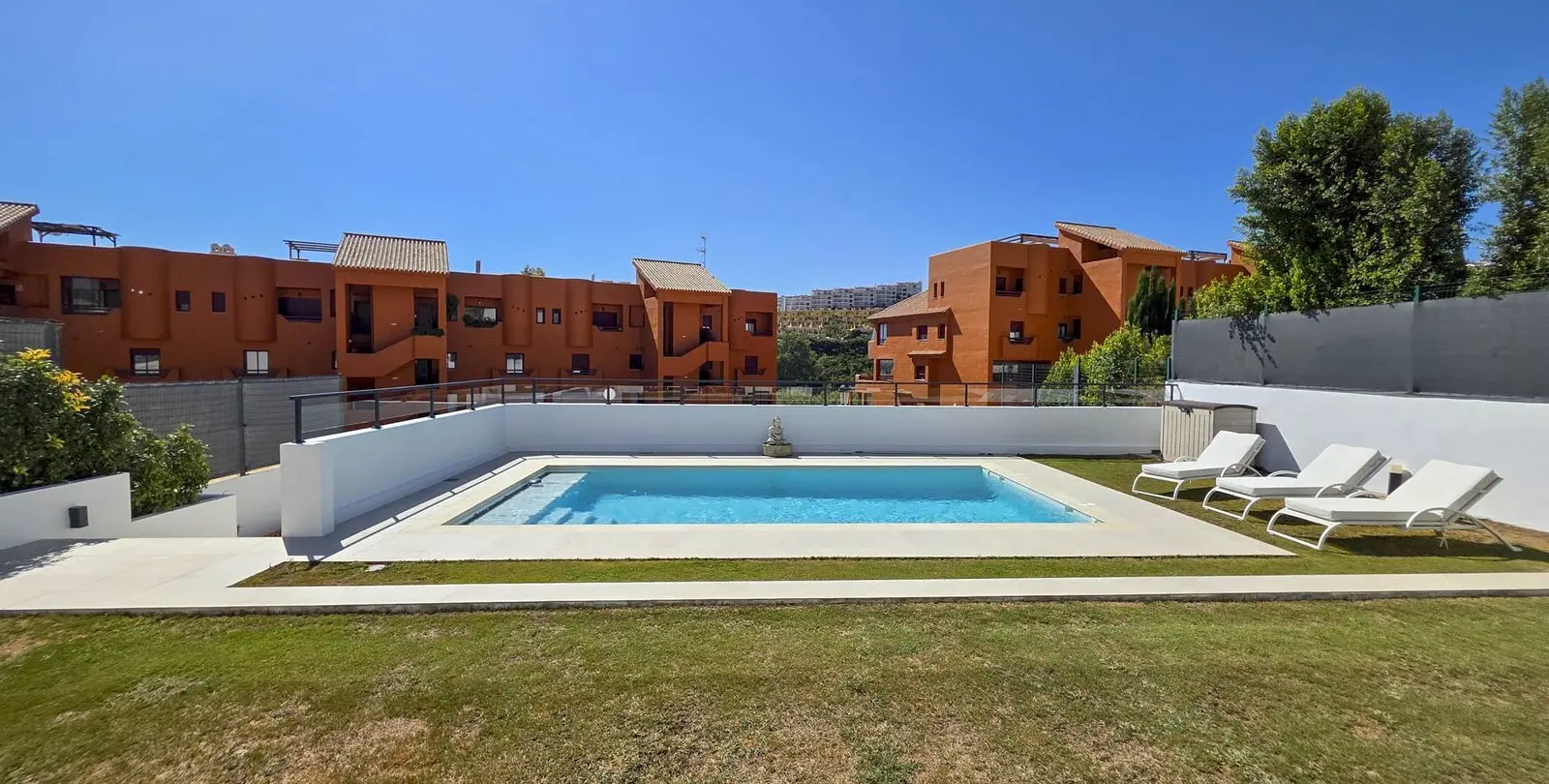 Venta de villa independiente en La Duquesa 43